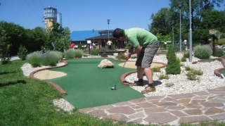 Adventure golf