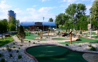 Adventure golf