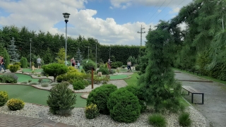 Adventure golf