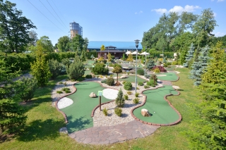 Adventure golf