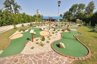 Adventure golf