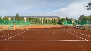 Tenisové kurty