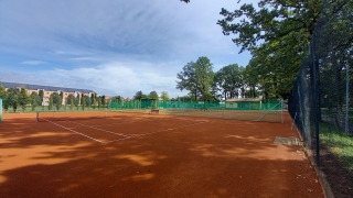 Tenisové kurty
